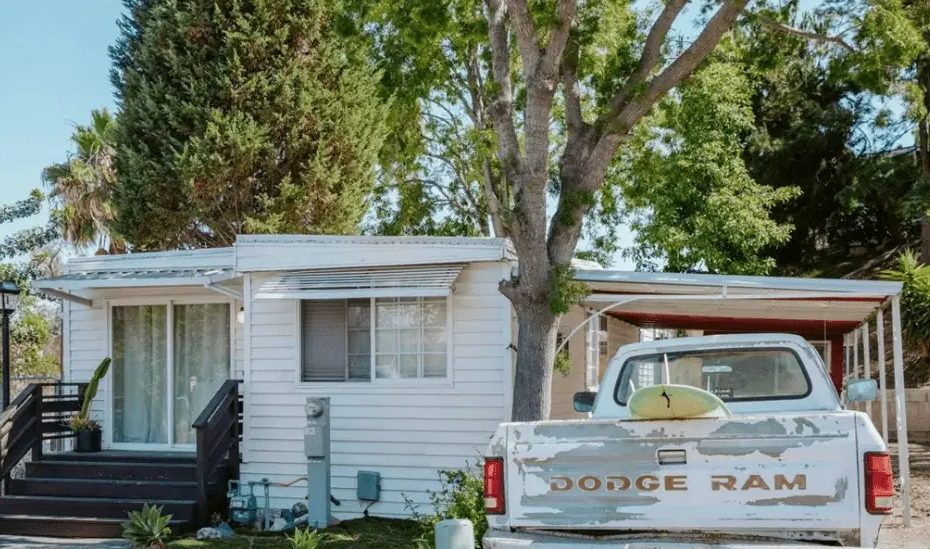 1963-vintage-trailer-exterior