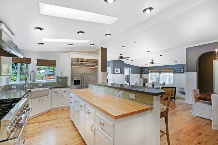 Manufactured Home Interior Design Tricks-lots of light 