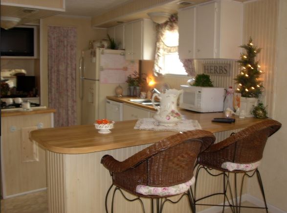 cottage style decor in a kitchen