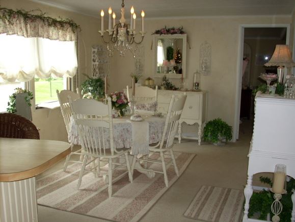 romantic dining room decor in a manufactured home 